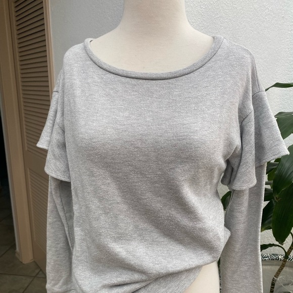 Sanctuary Ruffle Sweatshirt Metallic Silver Light Gray Pullover Women’s Size XS - Picture 3 of 14